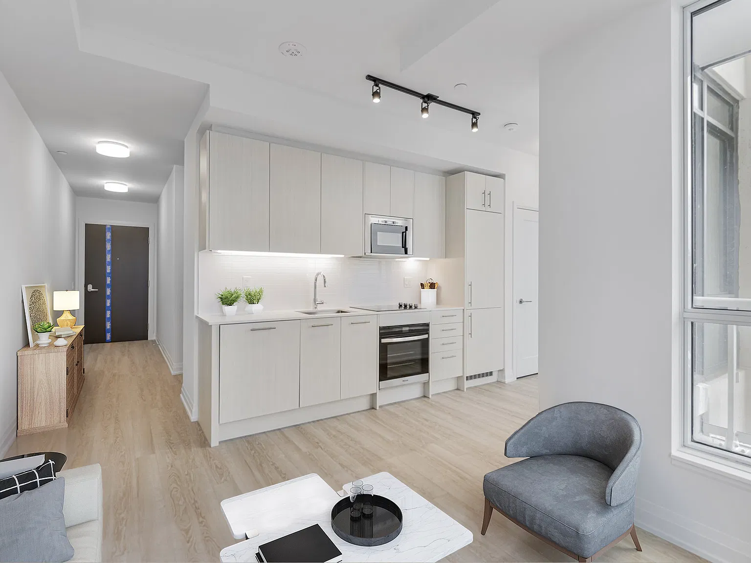 1 bed, 637 sqft, $2,100 — Photo 2