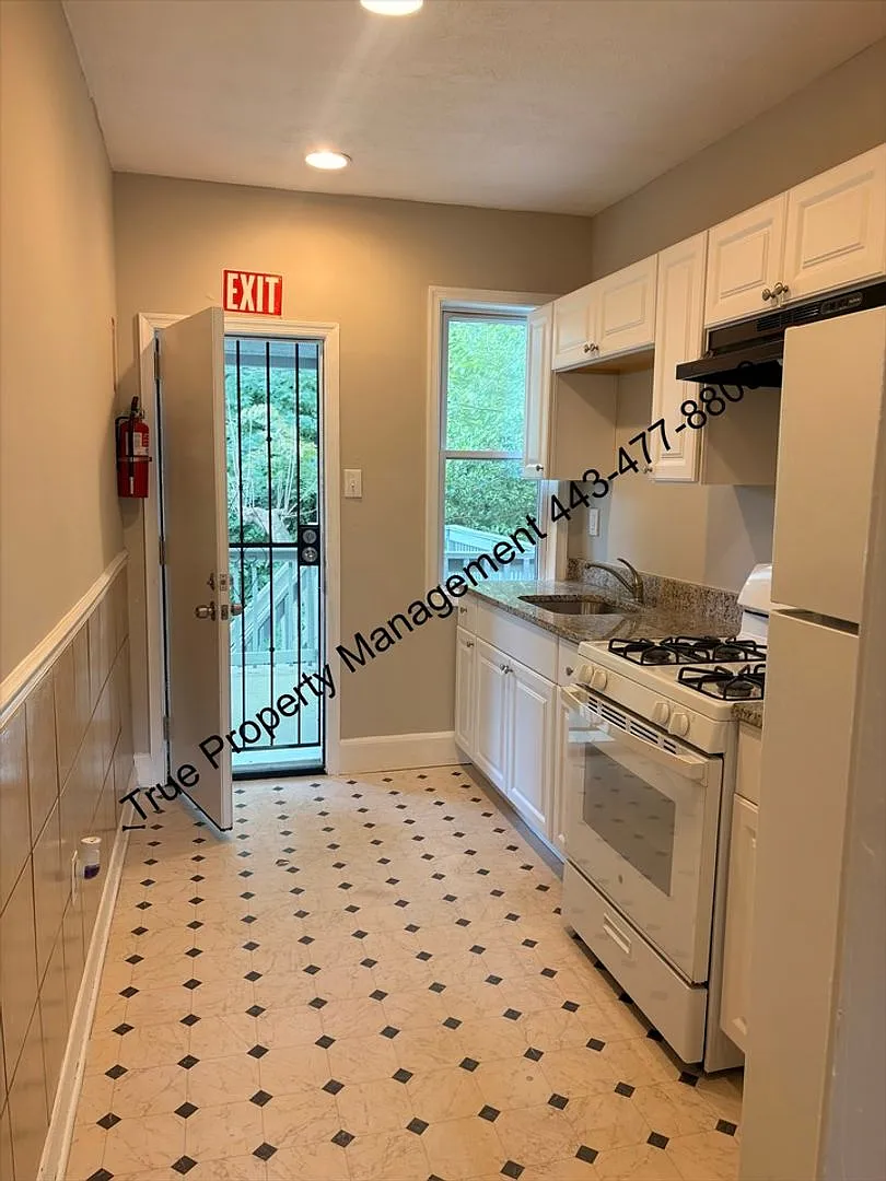 3924 Fairview Ave — Photo 1