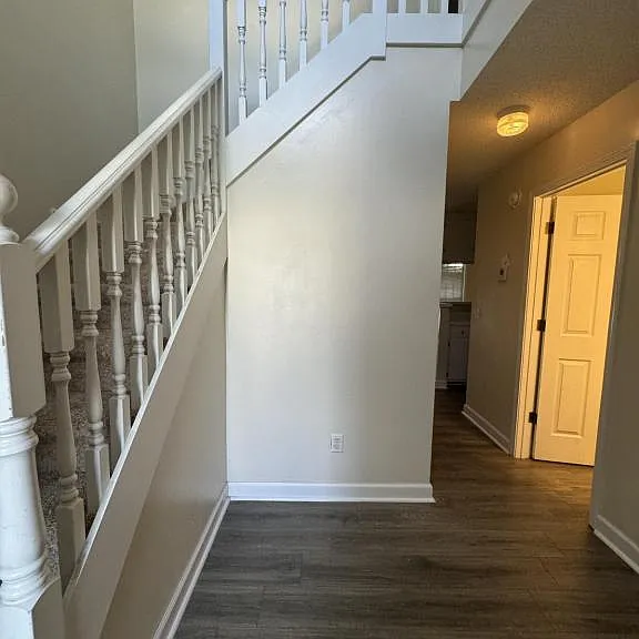 108 Woodmere Dr — Photo 2