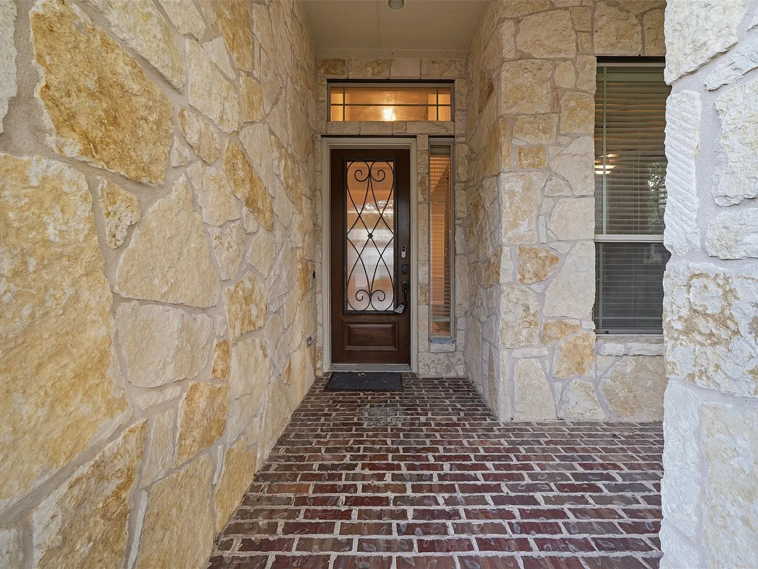 4 bed, 3.5 bath, 3162 sqft, $3,100 — Photo 4