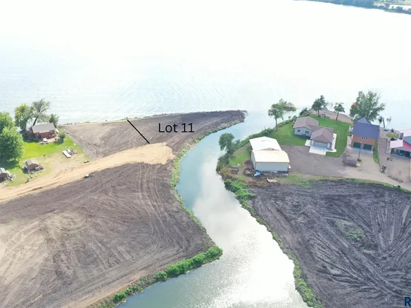 Crescent Ln #11, Madison, SD 57042