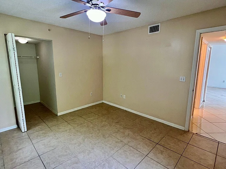 400 Crestwood Ct N #407 — Photo 31