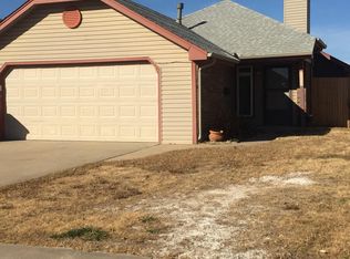 511 Stoneridge Dr, Moore, OK 73160