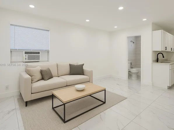 5740 Mayo St, Hollywood, FL