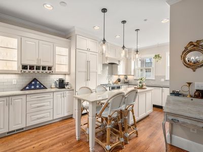 19 Charles St, Boston, MA, 02129