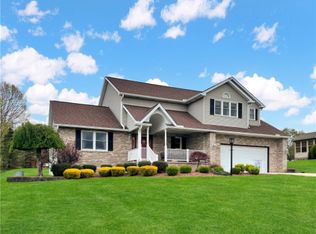 2413 Woodland Hills Dr, New Castle, PA 16101