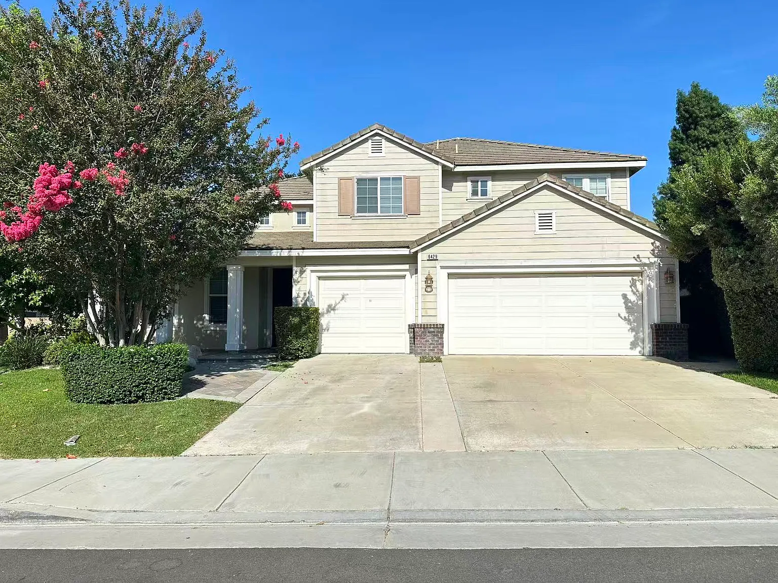 6 bed, 3698 sqft, $4,150 — Photo 1