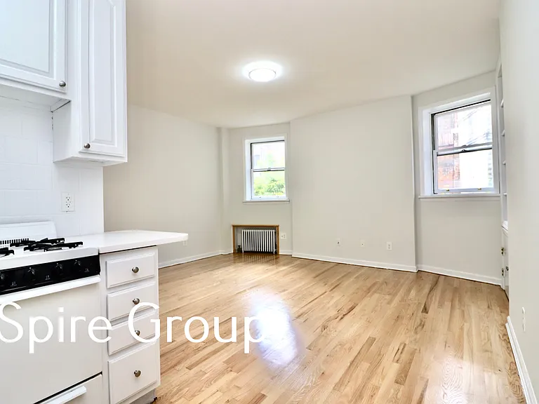 338 W 77th St #4-B — Photo 4