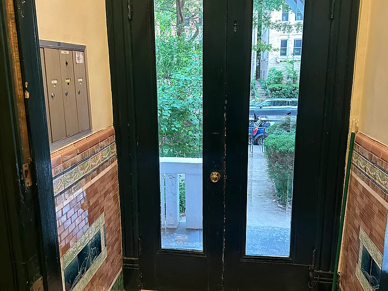 2017 Kalorama Rd NW #2 — Photo 6