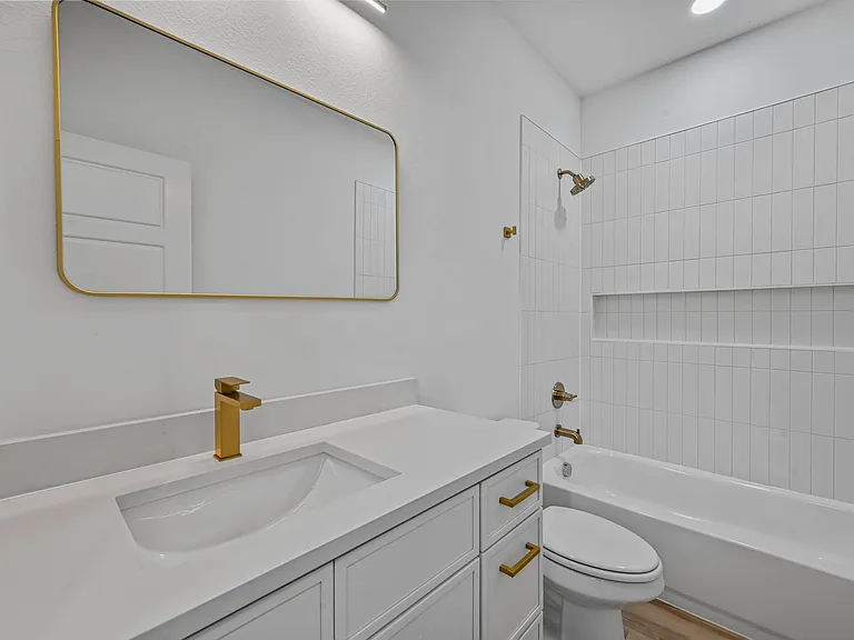 2413 Easley St — Photo 17