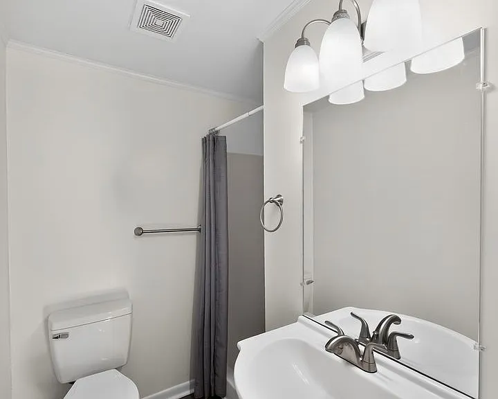 4225 Robinson Rd — Photo 24