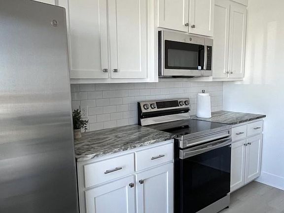 4th image of 973 Alberdie Dr
