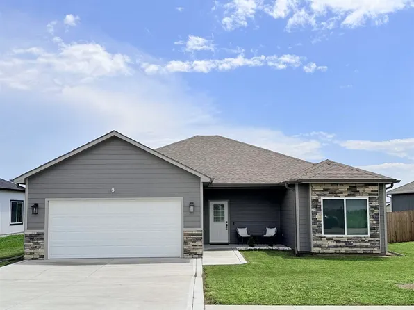 2623 Harrier Dr, Junction City, KS 66441