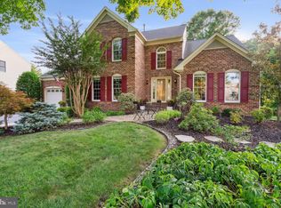 6196 Hidden Canyon Rd, Centreville, VA 20120