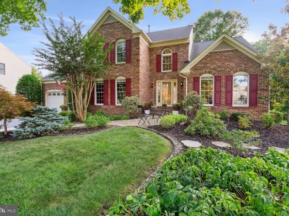 6196 Hidden Canyon Rd, Centreville, VA 20120