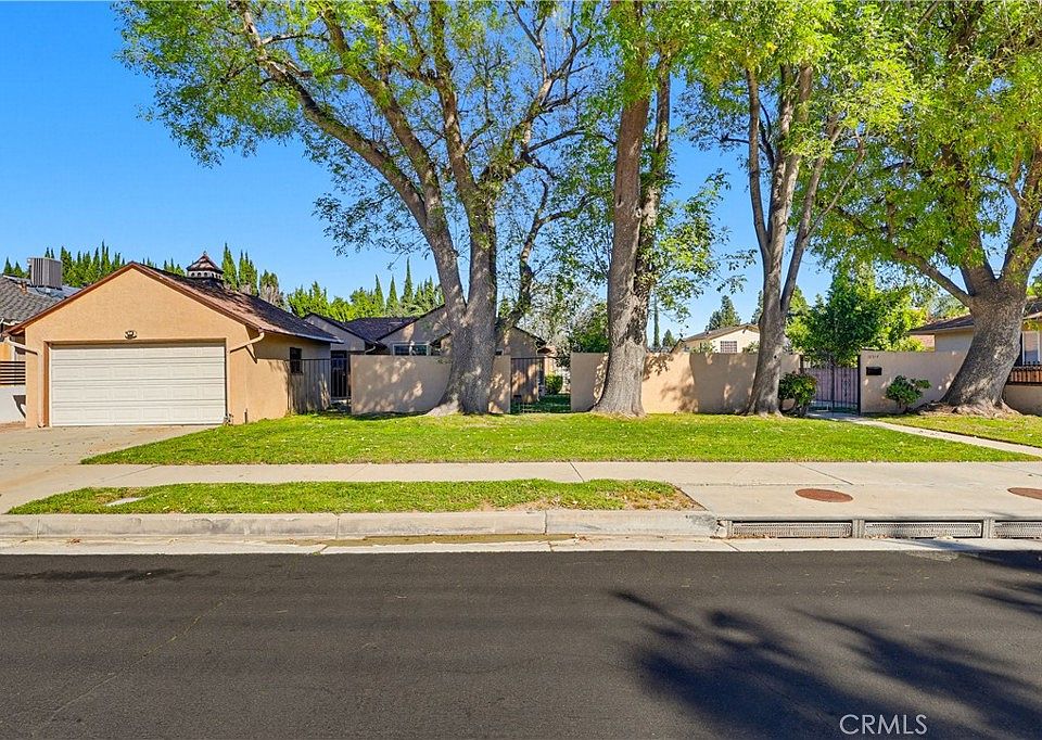 1st image of 10314 Encino Ave