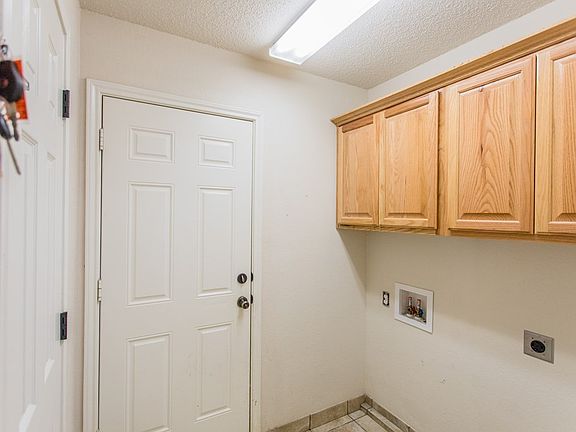 5th image of 8808 Rainbow Dr