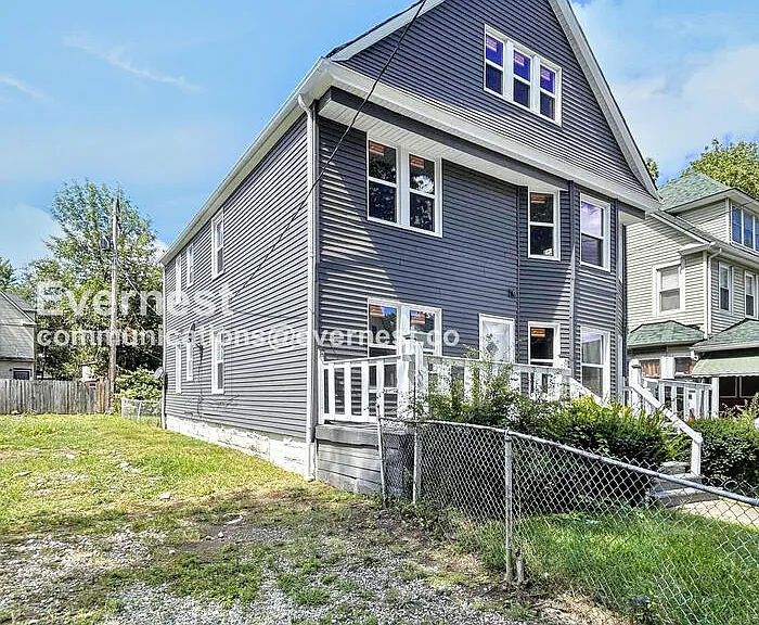 2216 E 82nd St — Photo 17