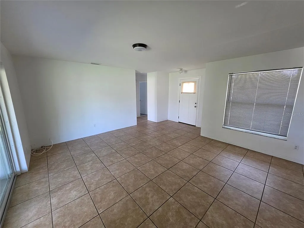 2 bed, 1.0 bath, 925 sqft, $2,200 — Photo 3