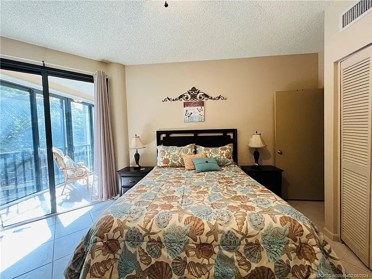 221 NE Plantation Rd #215 — Photo 51