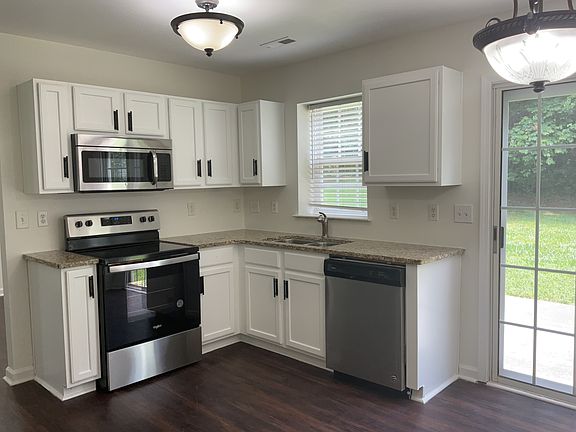 3rd image of 1421 Juniper Hills Ln