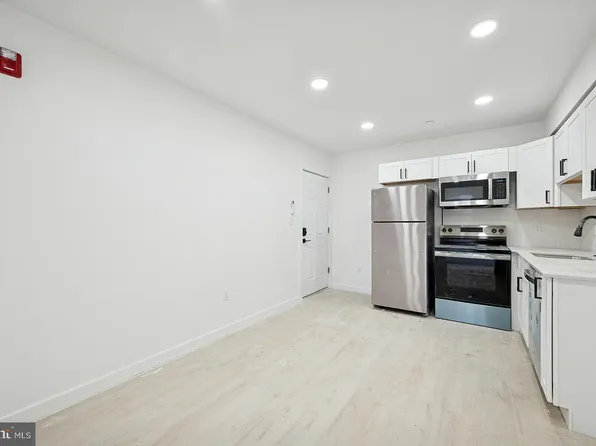 5530 Boyer St #2B, Philadelphia, PA 19138