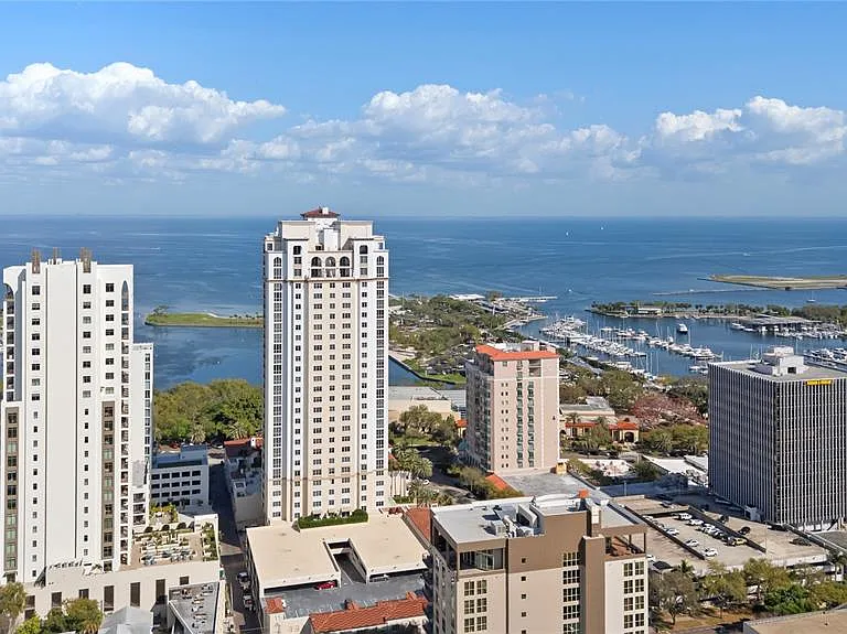 300 Beach Dr NE #302 — Photo 34