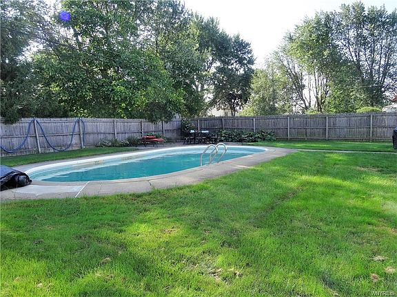 4th image of 32 Carriage Park