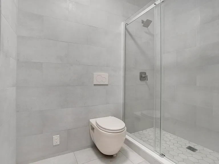 209 E 10th St #5B — Photo 9