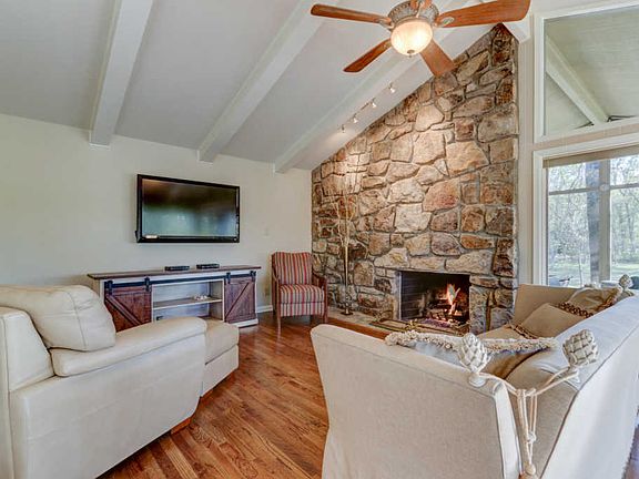 3rd image of 12220 Oakmont Cir