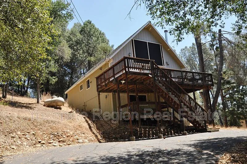 20415 Pine Mountain Dr
