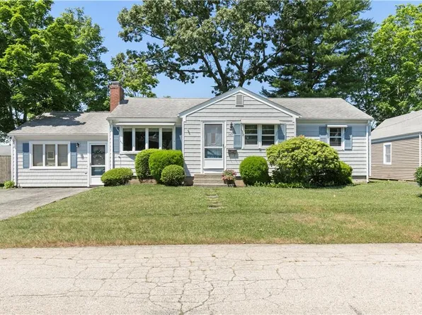 143 Holland Ave E, Riverside, RI 02915