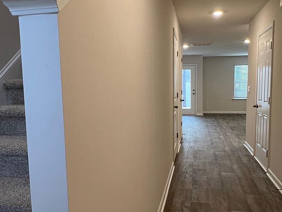 2nd image of 2105 Gracie Ln