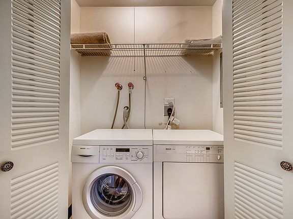 5th image of 5646 W 103rd St APT 307