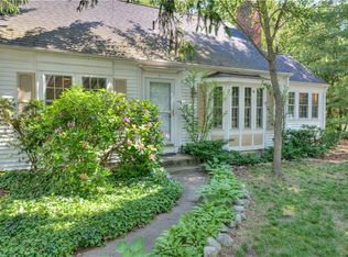 17 Stanhope Dr, Barrington, RI 02806