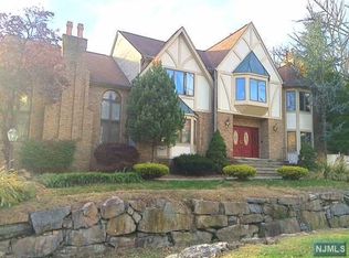 5 Williams Crst, Park Ridge, NJ 07656