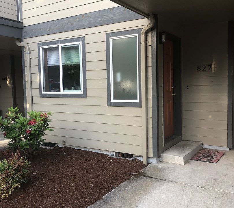 1st image of 827 SW Maple Tree Dr