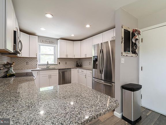 4th image of 1241 Ramblewood Dr