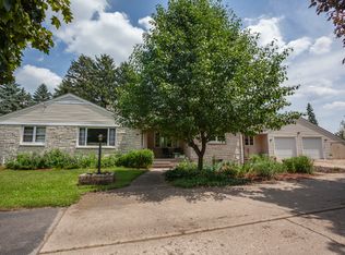 946 S Bell School Rd, Rockford, IL 61108