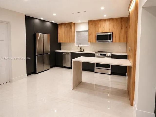 4 bed, 2.0 bath, 1641 sqft, $4,350 — Photo 4