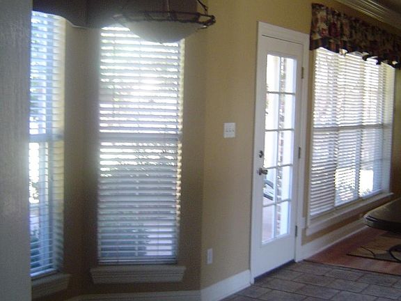 5th image of 339 Hunters Hollow Dr