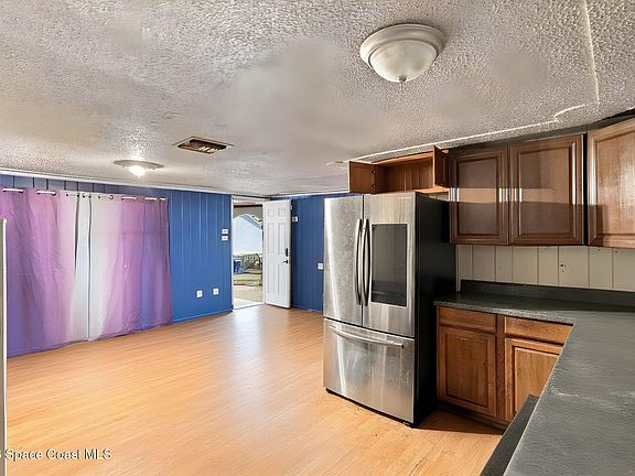 5th image of 1233 Holmes St