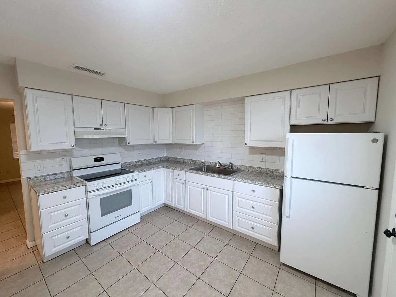 2 bed, 1.0 bath, $1,395 — Photo 3