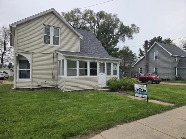 207 N State St, Gobles, MI 49055
