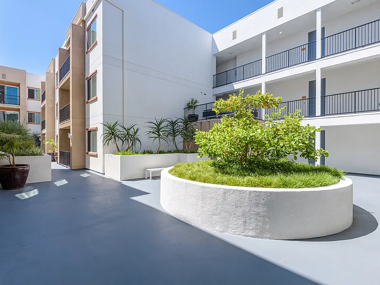 Sherman Way Luxury Apartment Homes — Photo 8