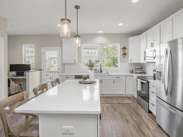 5242 Hampton St NE, Prior Lake, MN 55372