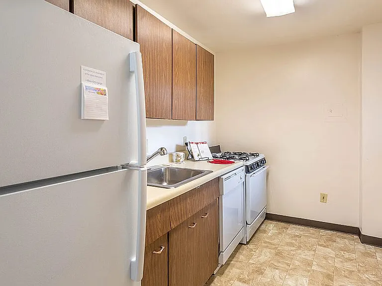 Fountain Place Apartments — Photo 6
