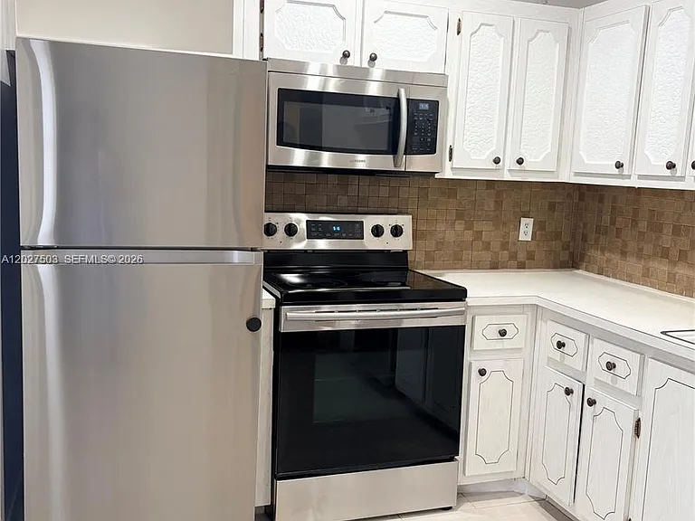 18900 NE 14th Ave #D302 — Photo 1