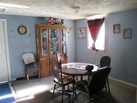 3rd image of 946 W Dawes Ave