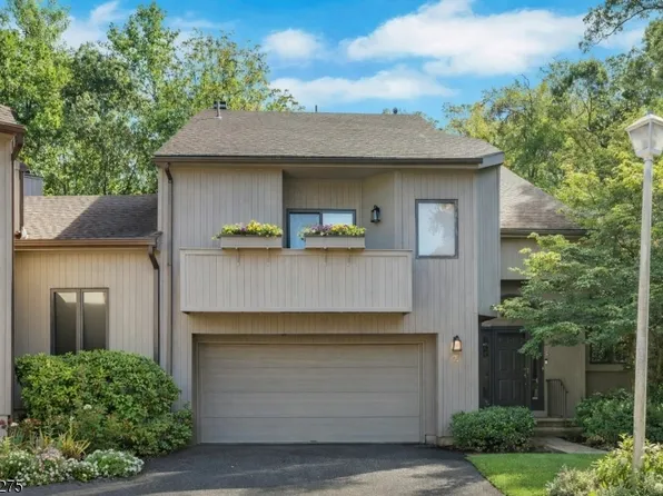 15 Robinhood Dr, Mountain Lakes Boro, NJ 07046